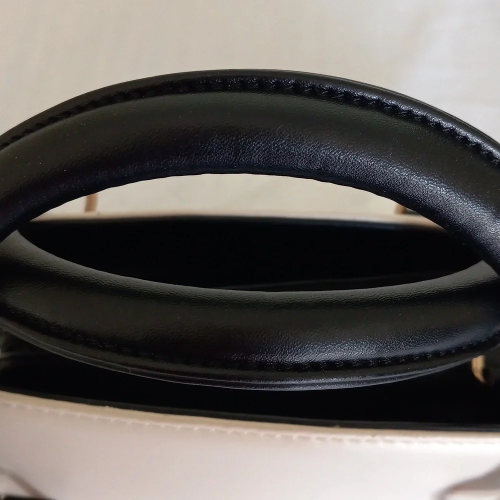 Handbag - Picture 4 of 15